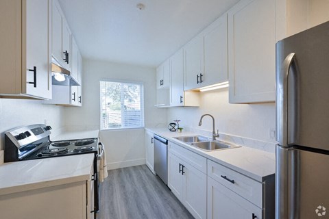 Floor plan for 2 beds, 1.5 baths, 930 sqft